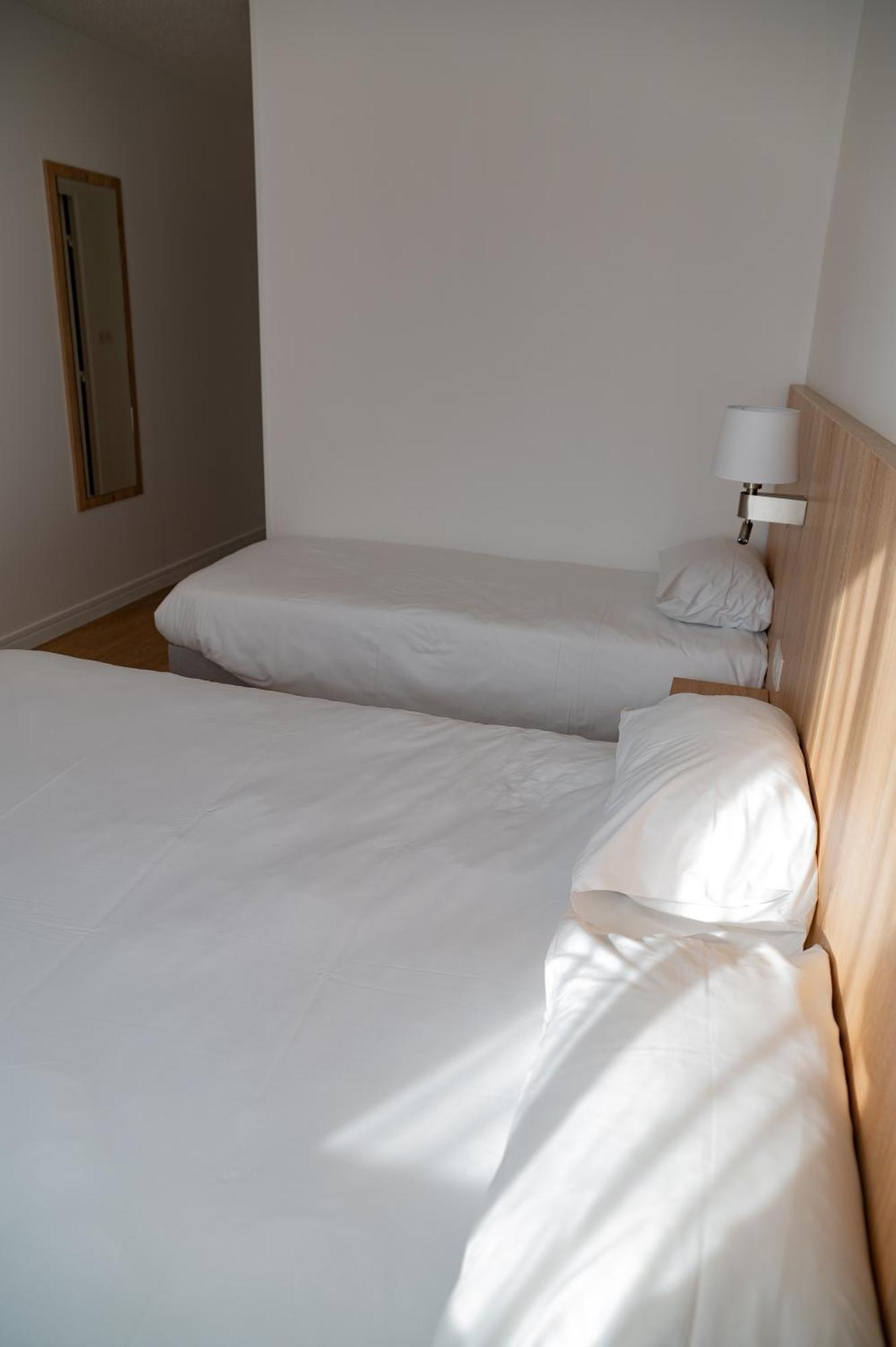 Hotel Aux Lys De Chablis Zewnętrze zdjęcie